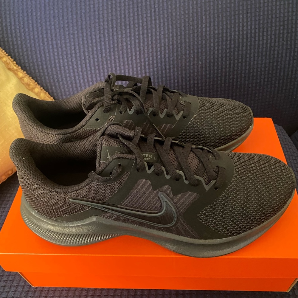 Nike sneakers | Women's Nike Down shifter